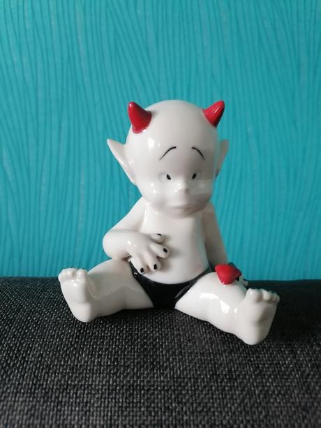 Porcelánový čertík zn. sagrada, 