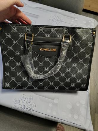 Nova čierna kabelka,