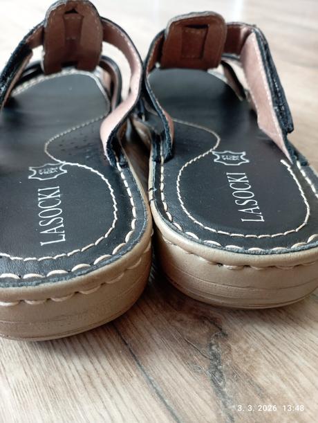 Kožené šľapky (už s poštou), lasocki,35