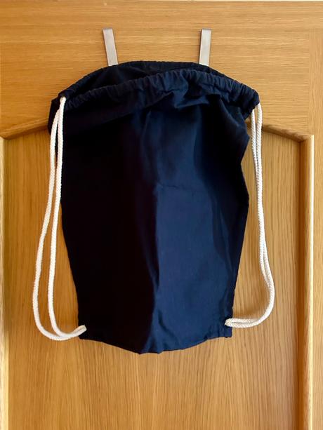 Látkový ruksačik námorníckej farby,