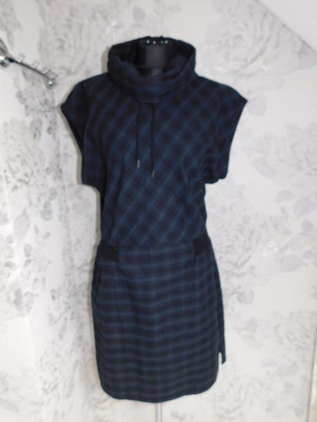 Pekne trendy karo šaty, 38