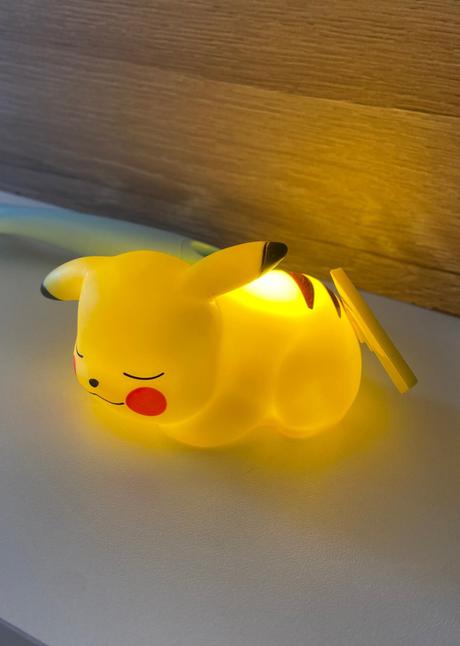 Lampička pikachu pokemon,