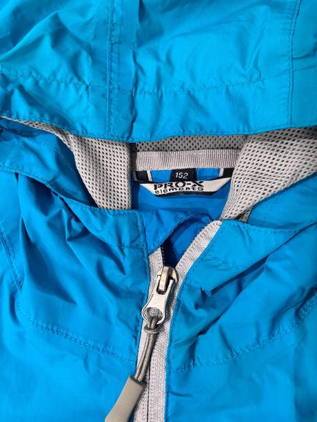 Bunda do dažďa, 152