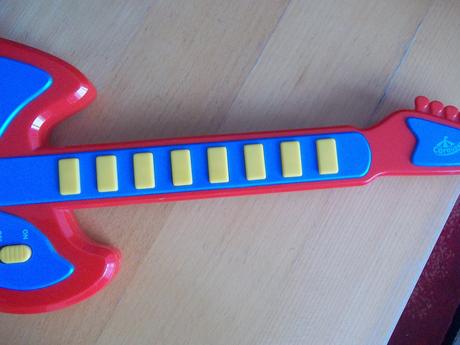 Detská gitara na baterky.,