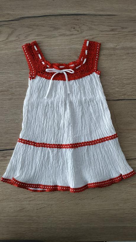 Dievčenské šaty, 80