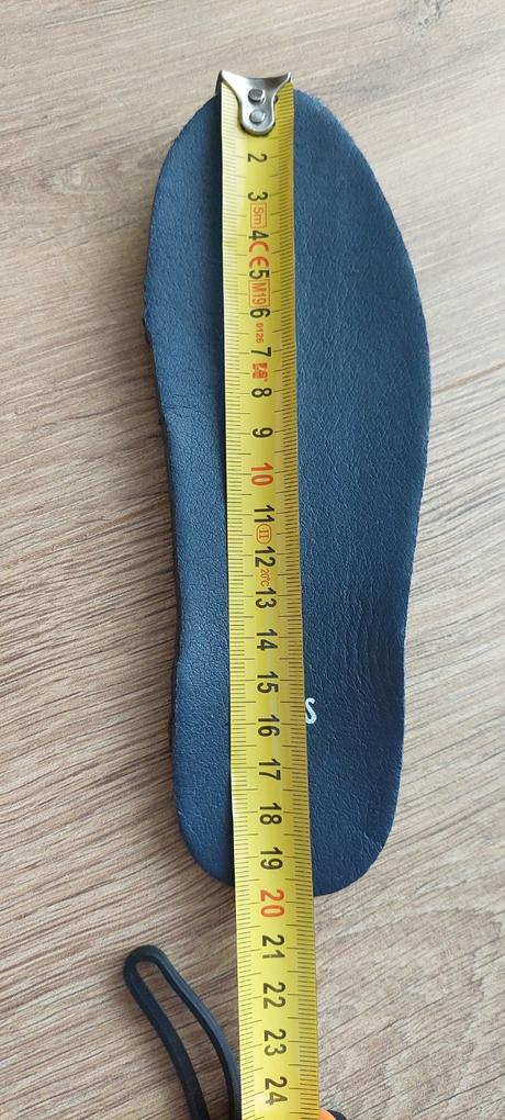 Kotnikove tenisky, 32