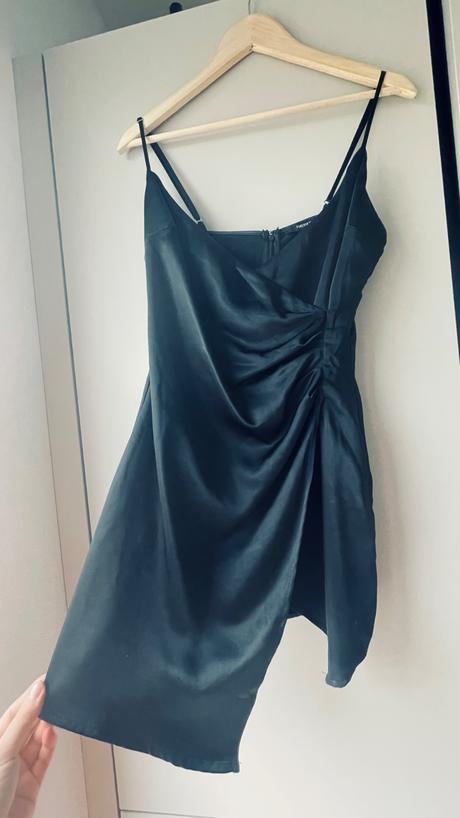 Čierne mini šaty, s