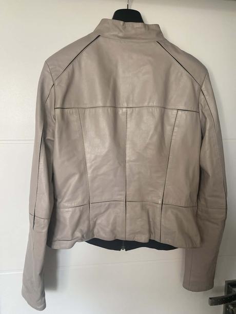 Kožená bunda, 42