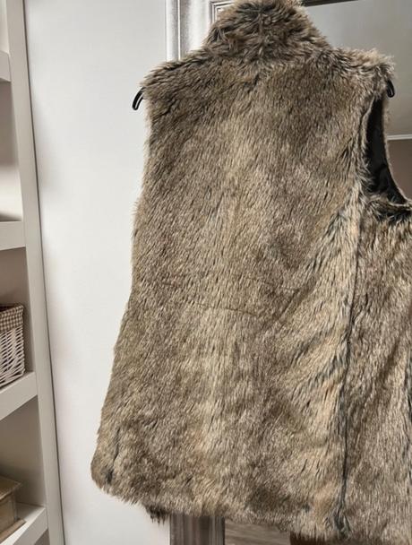 Kožušinova vesta, bershka,s