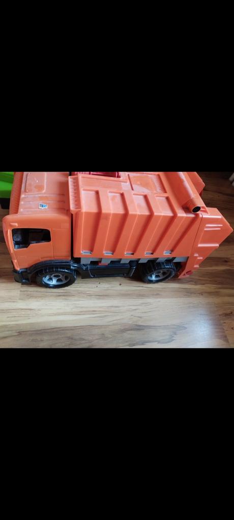 Veľká vyklápacie auto a smetiarske auto, 