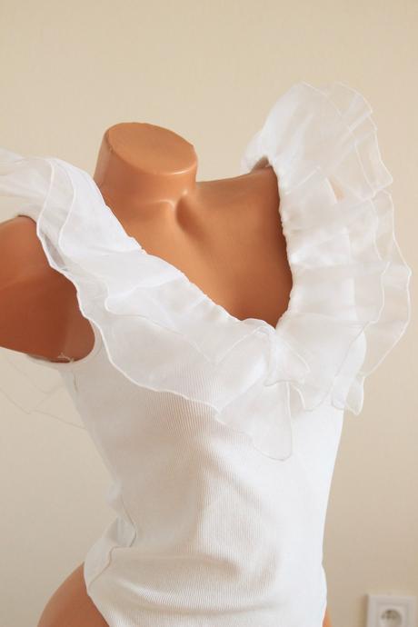 Biely body top s volánmi, m/l, m
