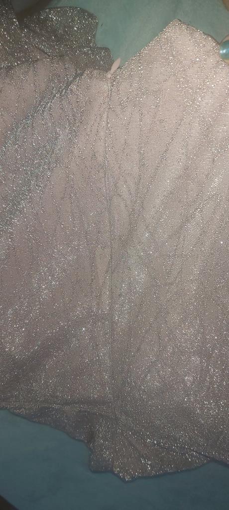 Trblietave spolocenske saty, 46