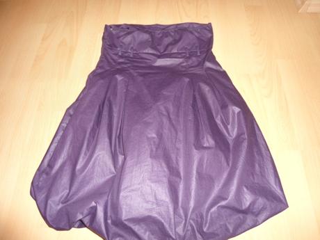 Fialove puzdrove saty bez ramienok, s