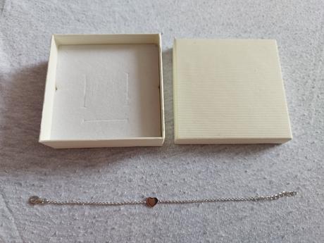 Naramok, decentny, elegantny,