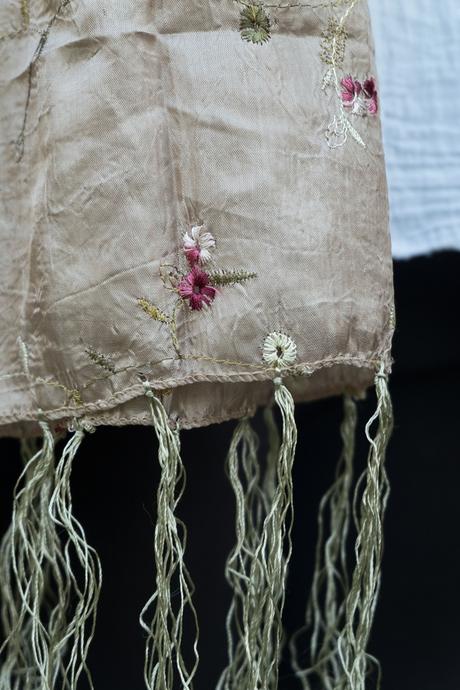 Vyšívaná hodvábna šatka, l