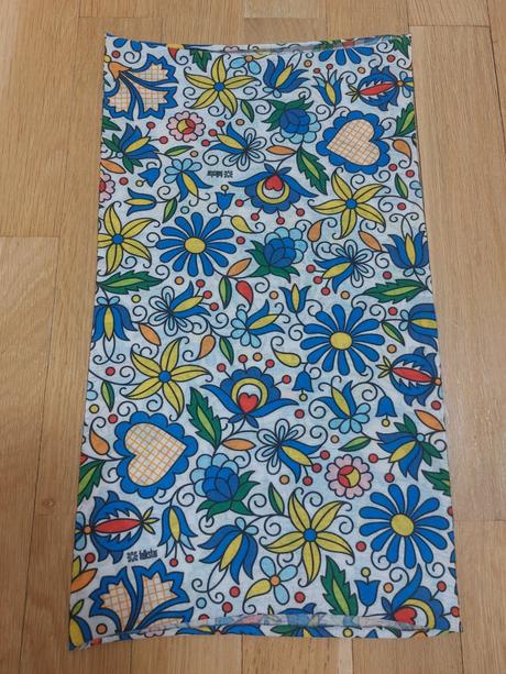 Multifunkčný šál s ľudovým motívom, 