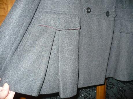 Tmavo sivý kabát, george,l