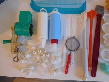 Mlynček na orechy, vykrojovatka na pečivo,, 