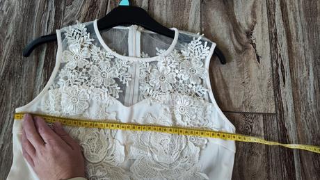 Spoločenské šaty, 42