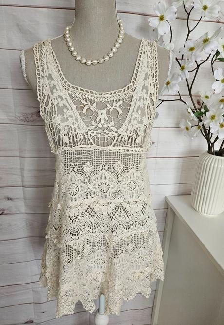 Krásna čipková blúzka, s