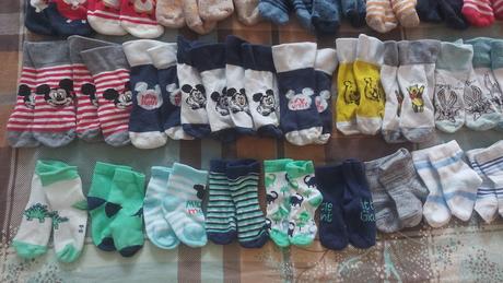 51 párov ponožiek veľ. 15-18, 18