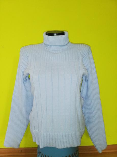Modrý sveter s rolákom, s