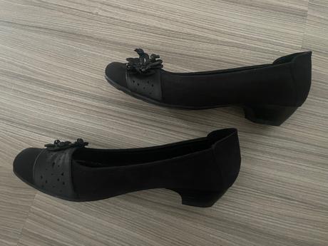 Poltopánky s kvietkom, 36