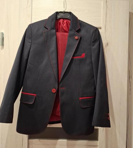 Oblek pre chlapca, 134