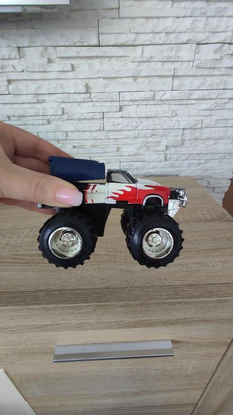 Kovové autíčko jeep,