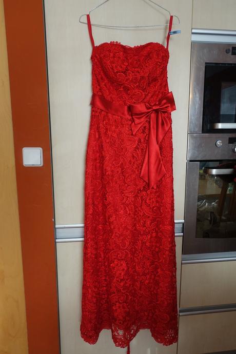 Červené čipkované spoločenské šaty v. 38, 38