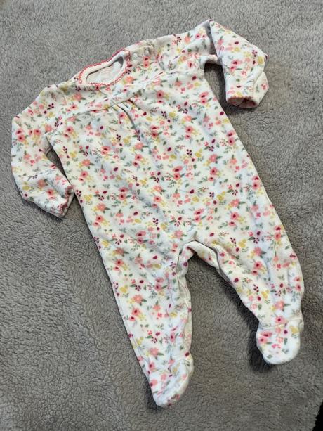 Velurove dupackove pyzamko s kvetmi, f&f,62