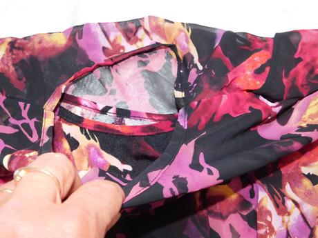 Luxusne velmi pekne saty, 36