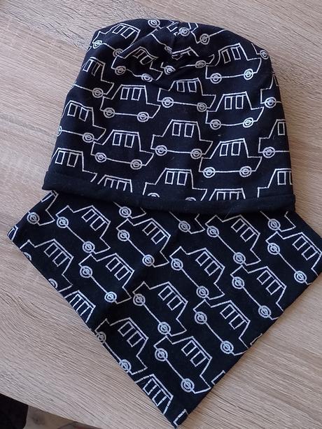 Čiapka s tunelom, 44