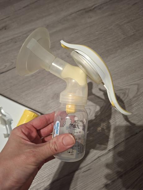 Manuálna odsávačka materského mlieka, 