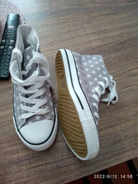 Nove tenisky, 36