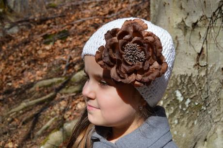 Háčkovaná čiapočka s kvetom, <50 - 158