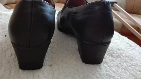 Cierne poltopanky, 38