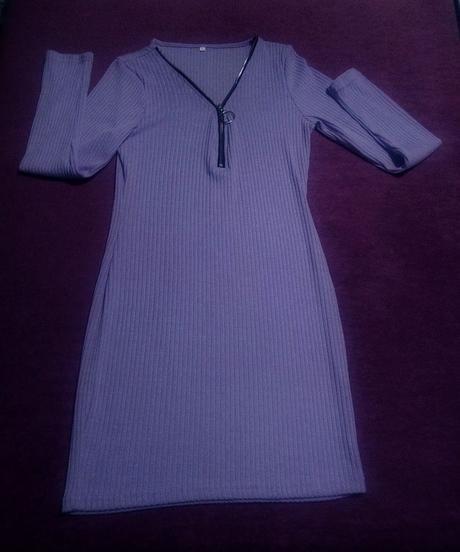 Fialové šaty so zipsom, s