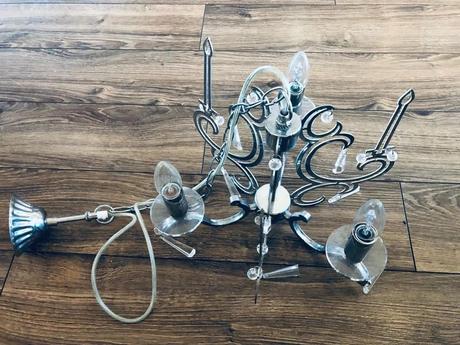 Moderný chrómový luster s akrylovými kryštálmi, 