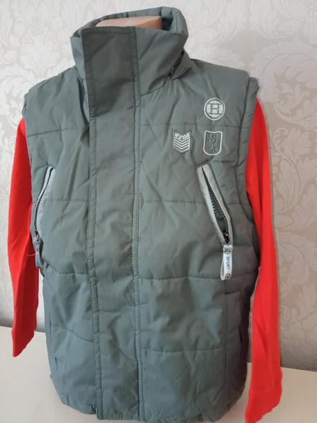 Chlapčenská tmavosivá šušťáková vesta hrubá (116), 116