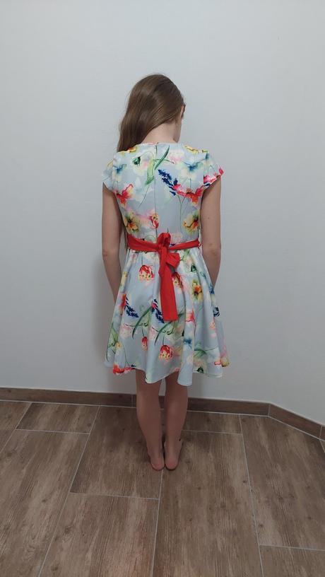 Dievcenske prilezitostne saty, 140