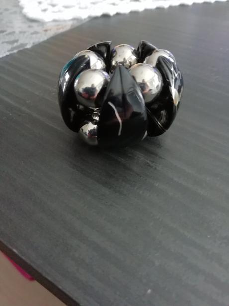 Ozdobna gumicka do vlasov, cierno-zlata, 