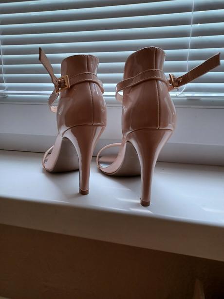 Nenosené sandále.č.36, 36