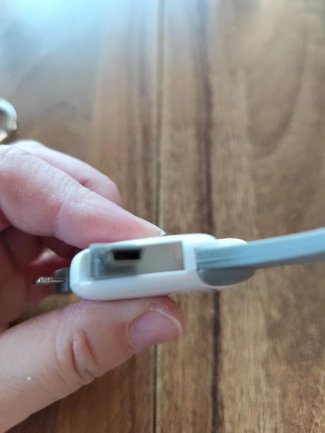 Rozne privesky a adapter na rozne koncovky, 