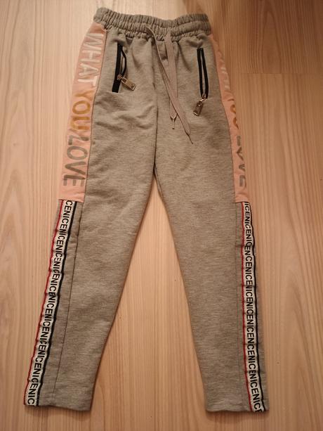 Značkové sportovetepláčiky pre dievcatko, 116