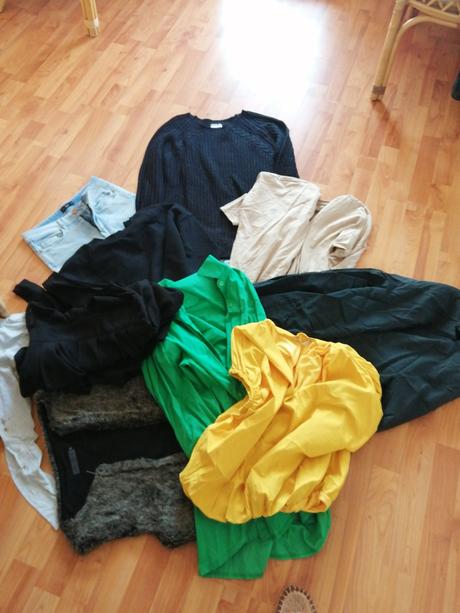 Balík oblečenia, m