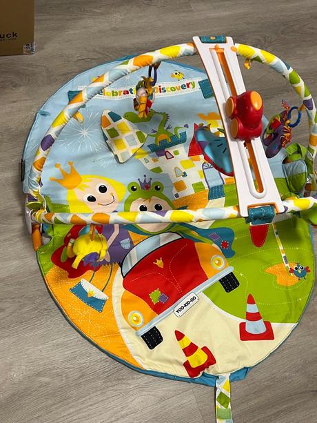 Yookidoo hracia podlozka s pohybl. a hracim autom,