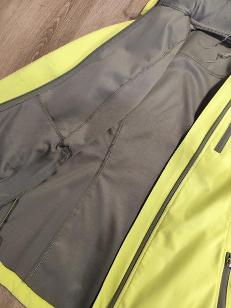 Softvelová bunda, 38