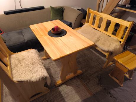 Predám drevenú súpravu stôl, lavice, 