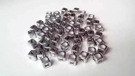 Písmenka strieborné x, 